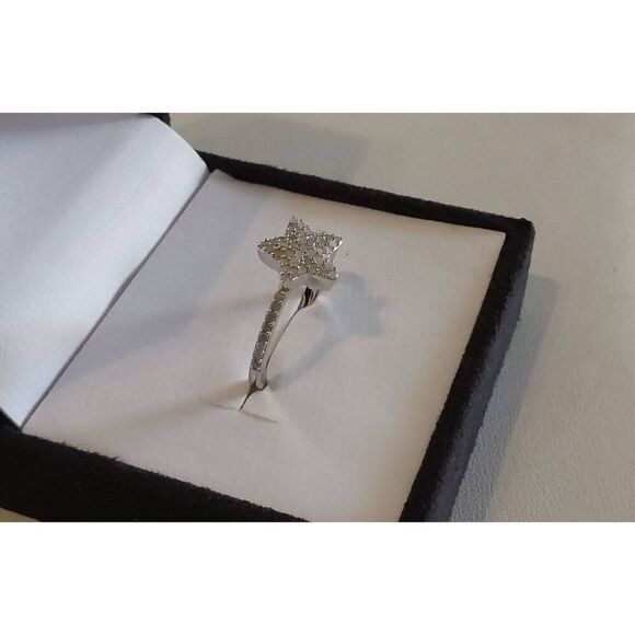 Twinkle Twinkle Little Star .42 Ct. Genuine Diamond Star Cluster Ring #8 - Picture 2 of 3